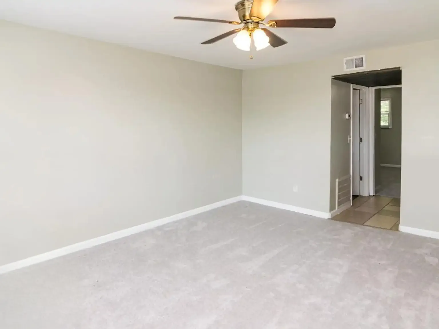 2 bed, 1000 sqft, $1,000 — Photo 3