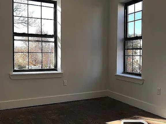 2nd image of 3502 Clarendon Rd #2