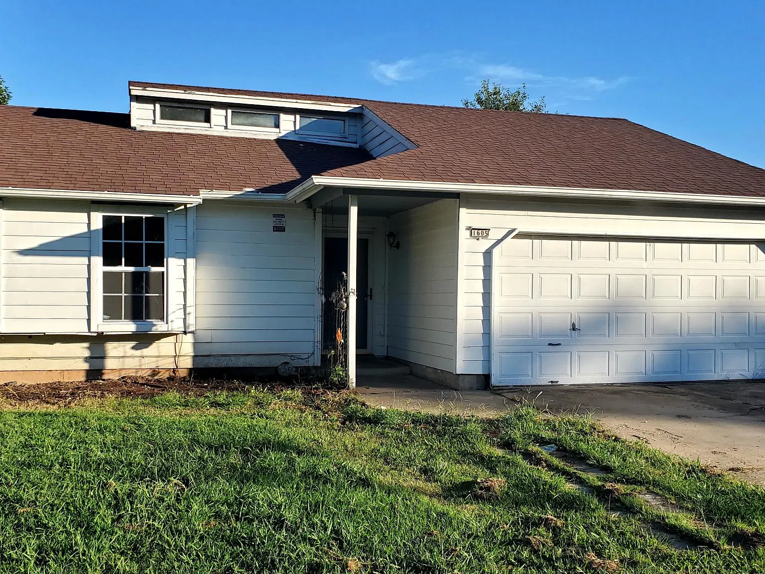 3 bed, 1.5 bath, 1250 sqft, $1,000 — Photo 2