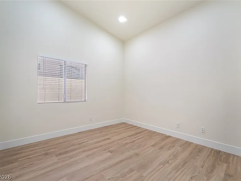 9205 Desert Village Ave — Photo 30