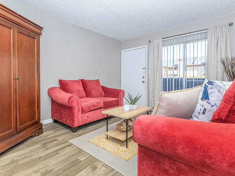 Huntington Hollow Apartments — Photo 19