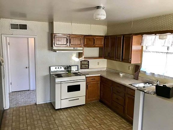 3rd image of 5929 Cabrillo Dr