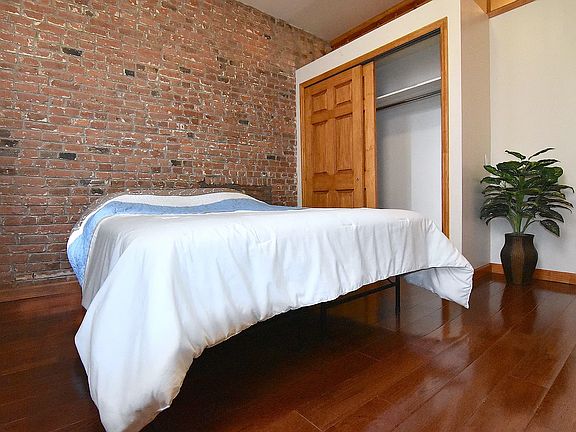 2nd image of 127 Rivington St APT 3B