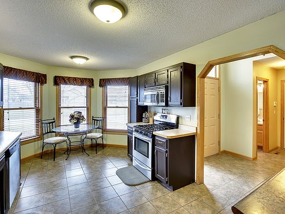 3rd image of 1699 126th Ln NE