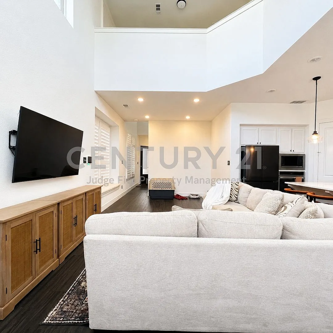 Meticulously Maintained 2-Story 3/3/2 in Forney For Rent! — Photo 3