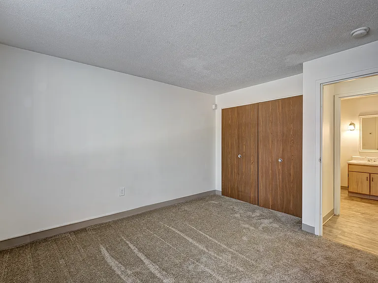 Woodland Apartments — Photo 15