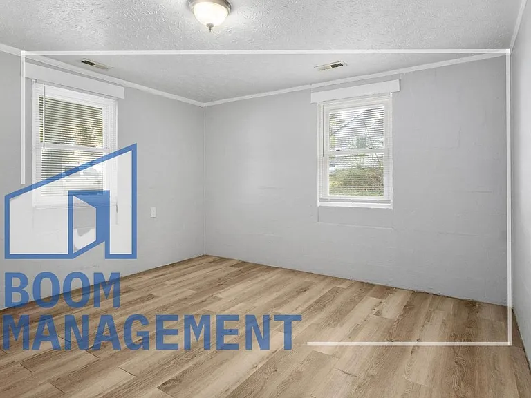1411 Parham St — Photo 8