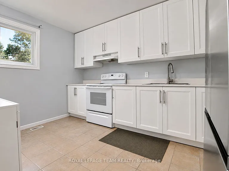 19 McClintock Way #100 — Photo 3