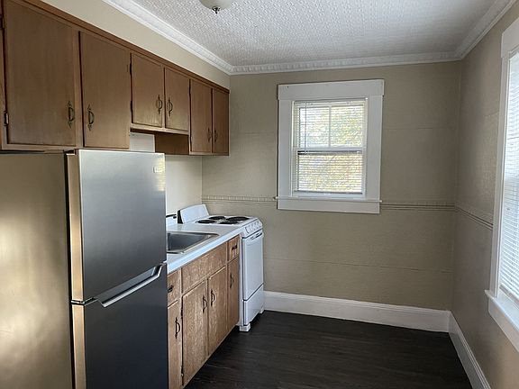 2nd image of 39 Thorndike St APT 4
