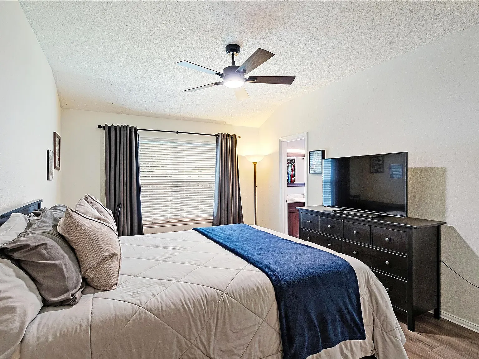 3 bed, 1462 sqft, $2,300 — Photo 3
