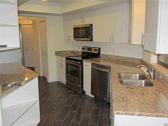 4th image of 9662 W Green Ln