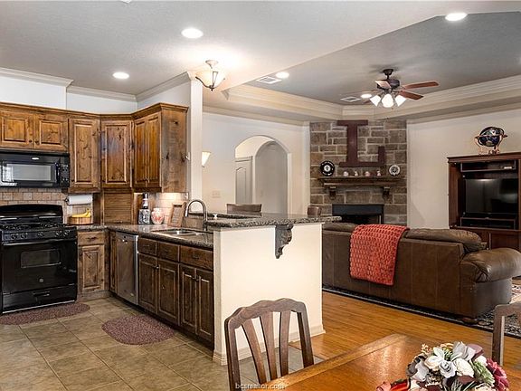 4th image of 3906 Lambermont Dr