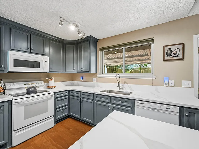 17511 Favor Bend Ct — Photo 24