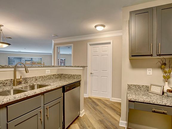 3rd image of 2150 Astoria Cir #123857