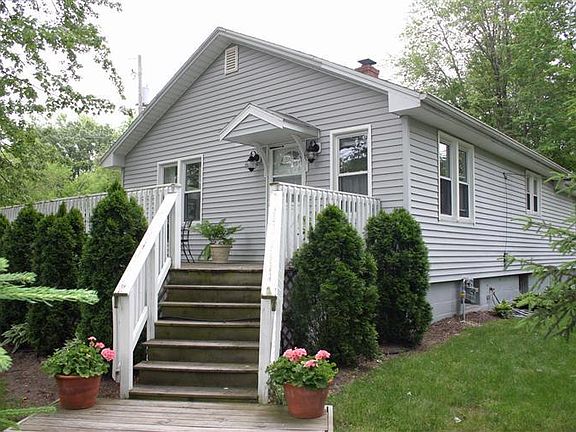 2nd image of 303 W Clay St