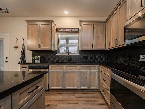 4th image of 3018 Parkhill Rd