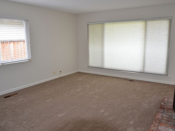 3rd image of 1741 Clovis Ave