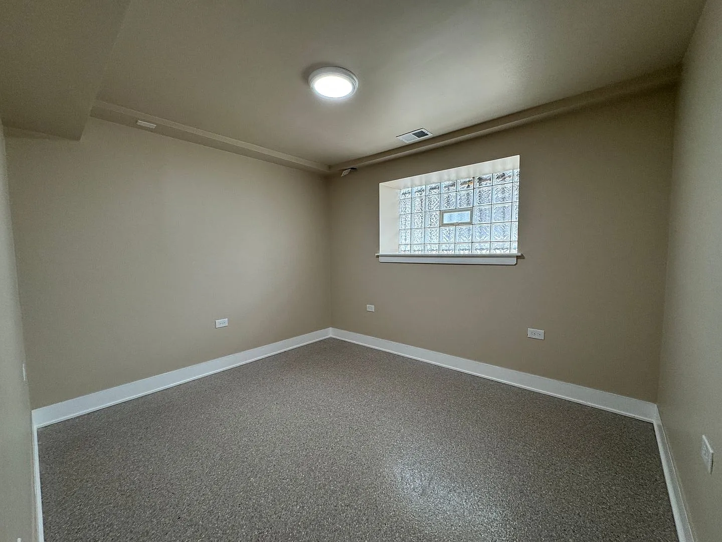 3 bed, $1,700 — Photo 2