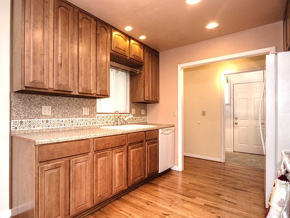 3rd image of 6881 Ivegill Ct