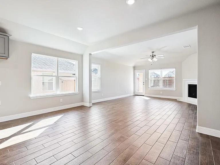 405 Portina Dr — Photo 37