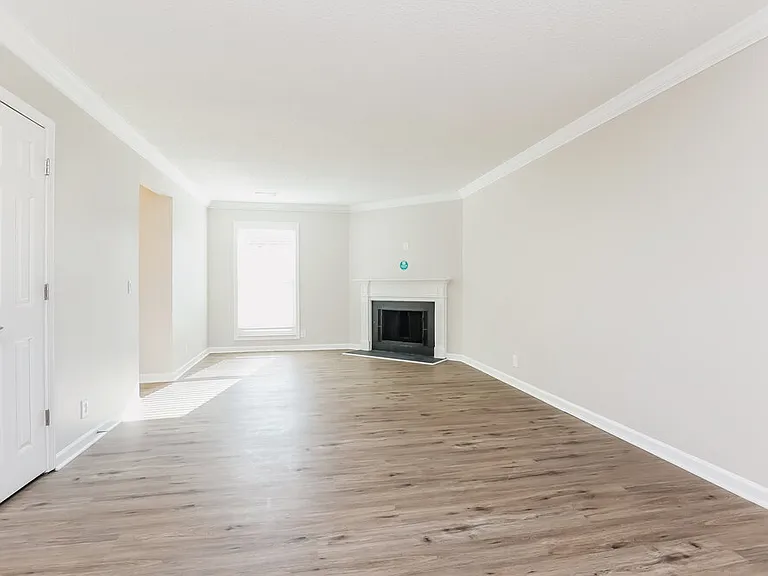 111 Dorchester Ct — Photo 4