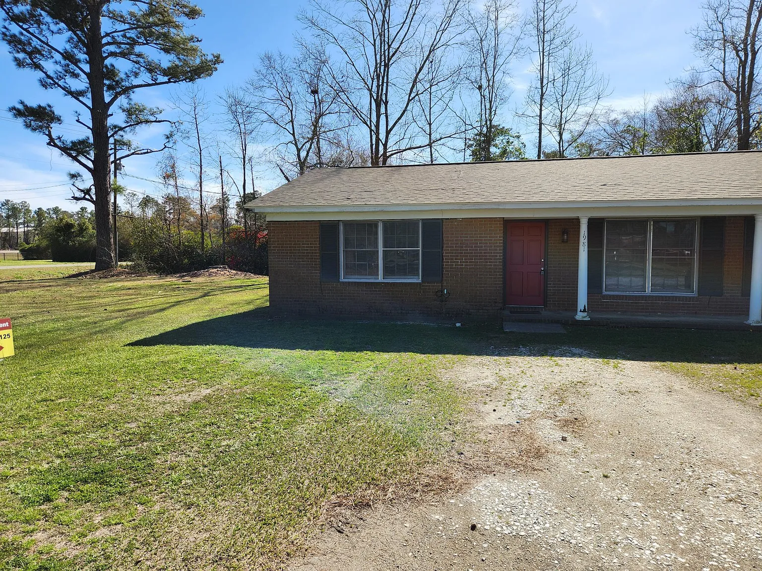 1981 Farley Dr — Photo 2