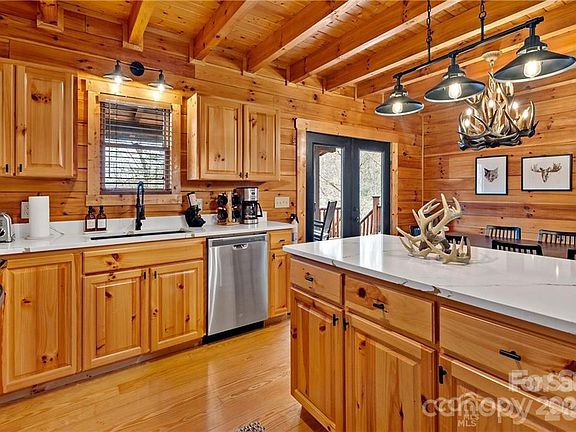 2nd image of 552 Lake Rd
