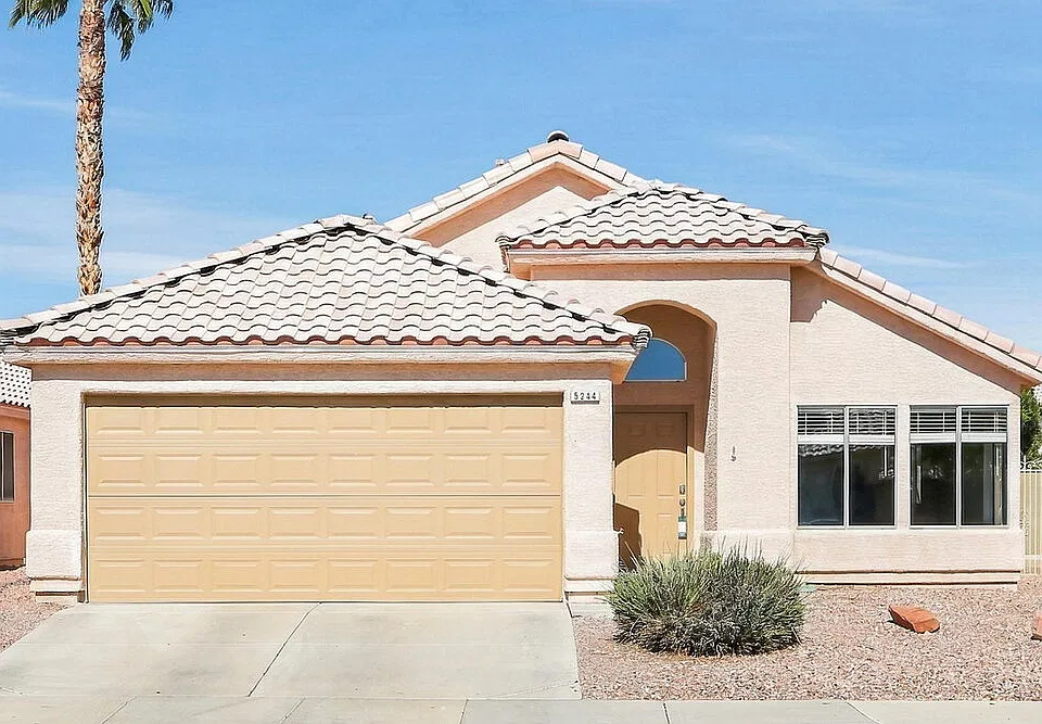 5244 Del Lago Dr