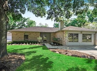 16454 Hibiscus Ln, Friendswood, TX 77546