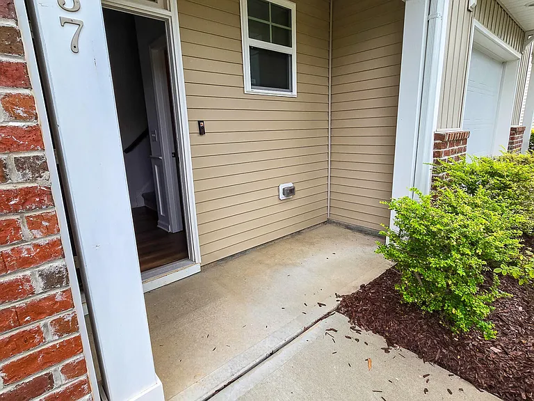 6137 Beale Loop — Photo 2