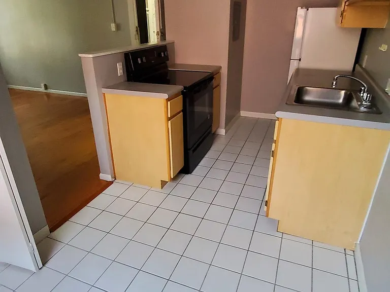 4433 Pershing Ave — Photo 3