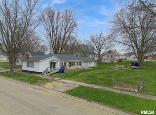 907 Broad St, Sabula, IA 52070