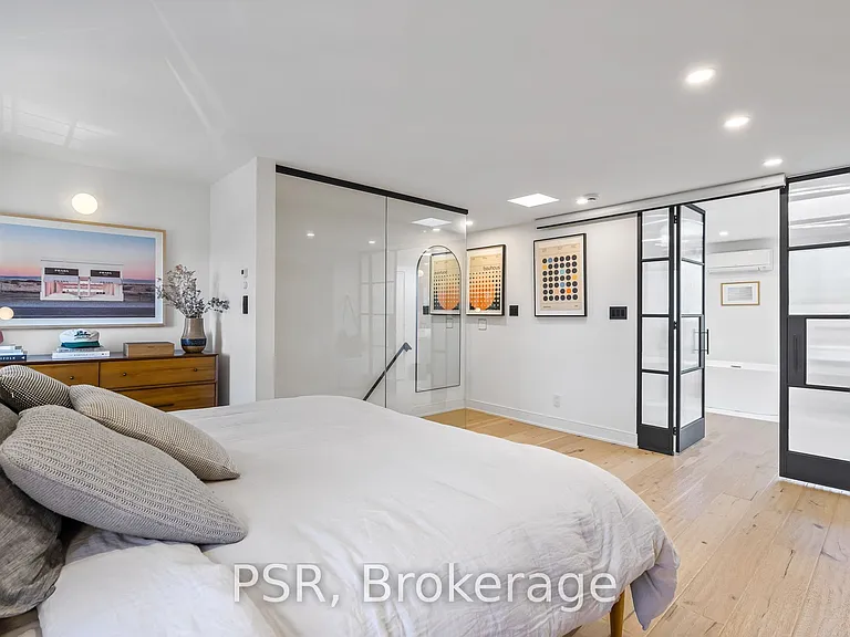 53 Palmerston Ave — Photo 32