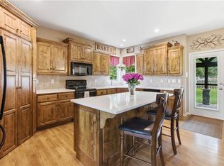 5537 Aminda St, Shawnee, KS 66226