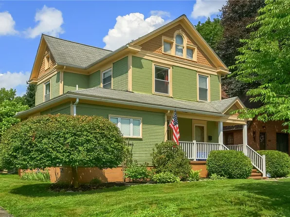 213 E Pine St, Grove City, PA 16127