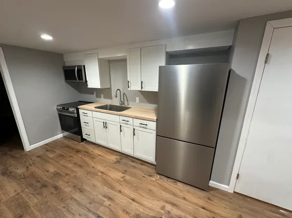 (undisclosed Address), Saint James, NY 11780