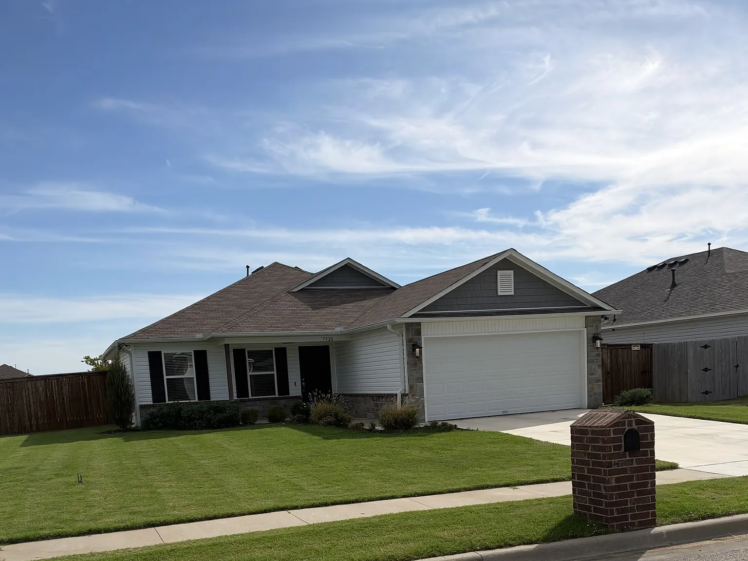 3 bed, 1488 sqft, $2,100 — Photo 1