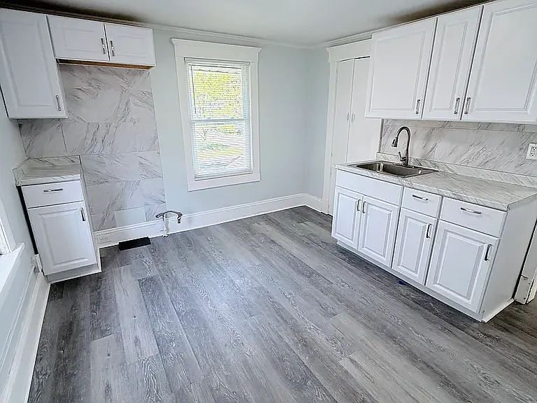 2 bed, 900 sqft, $900 — Photo 3
