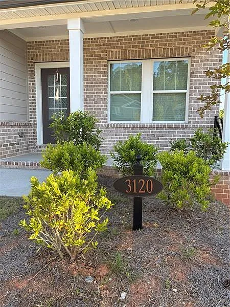 4 bed, 2.5 bath, 2479 sqft, $2,650 — Photo 2