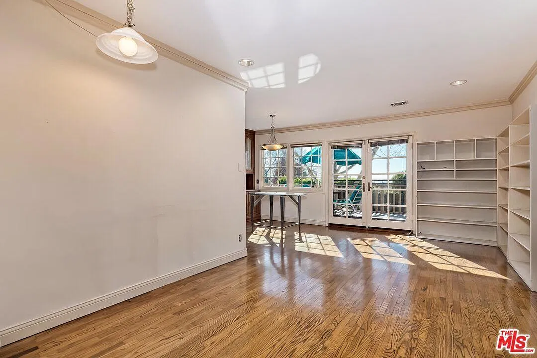 4 bed, 2910 sqft, $5,000 — Photo 2