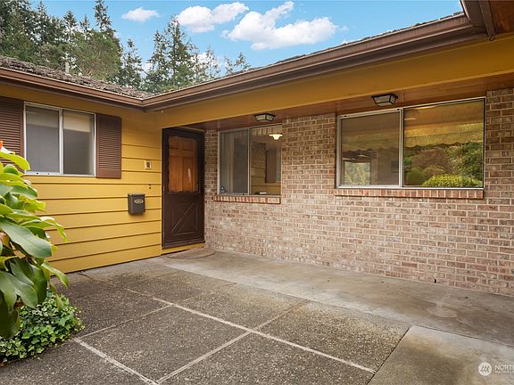 2nd image of 3037 Keel Avenue NE