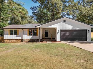 1811 Robinhood Dr, Oxford, AL 36203