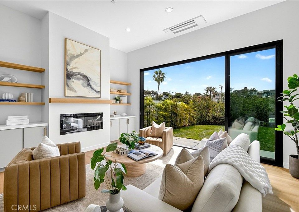 1st image of 229 Avenida Monterey #1