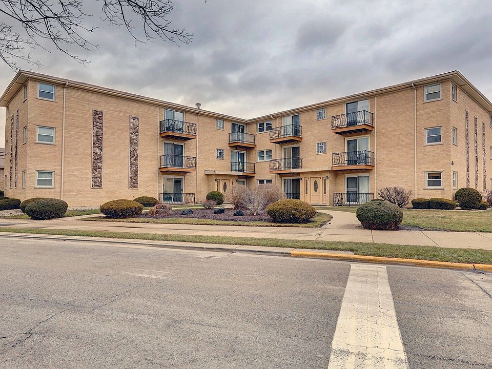 1st image of 32 Conti Pkwy #1C