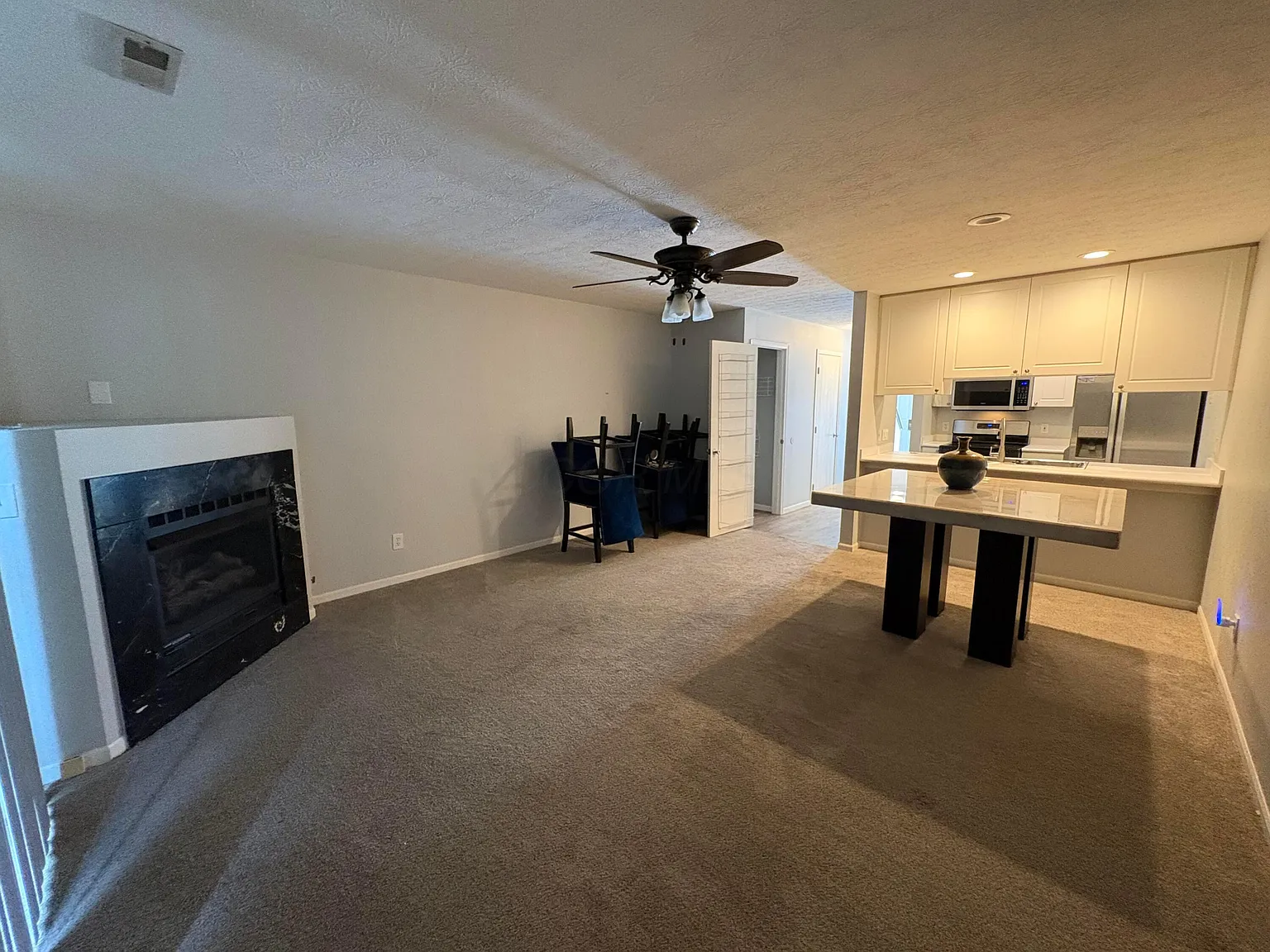 2 bed, 2.5 bath, 1280 sqft, $1,800 — Photo 3