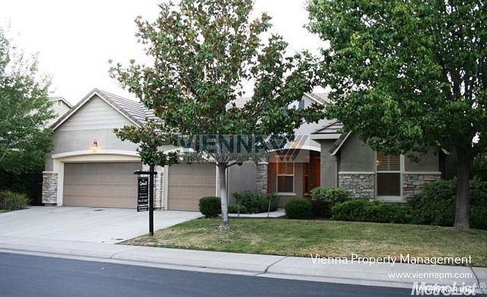 1st image of 3260 Black Oak Dr
