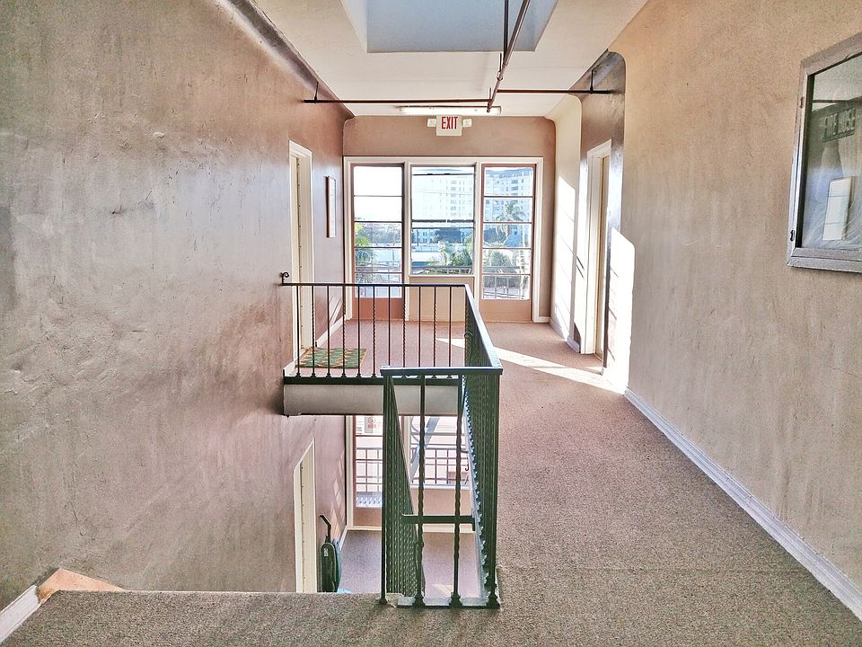 1st image of 425 S Detroit St APT 104