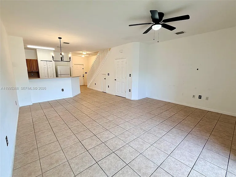 5747 Isles Cir #5747 — Photo 9