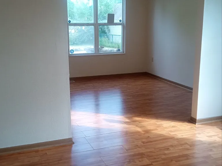 914 E Bancroft St — Photo 2