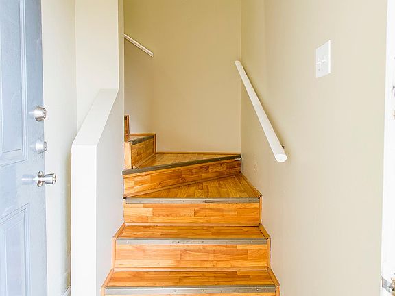 2nd image of 1108 Autumn Cir APT D